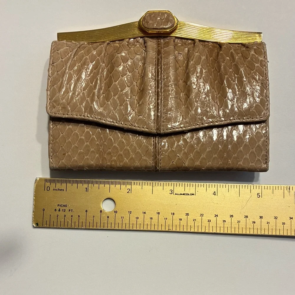 Judith Leiber Snakeskin French Wallet |Vintage 1970s Tan & Gold Leather - Picture 15 of 16